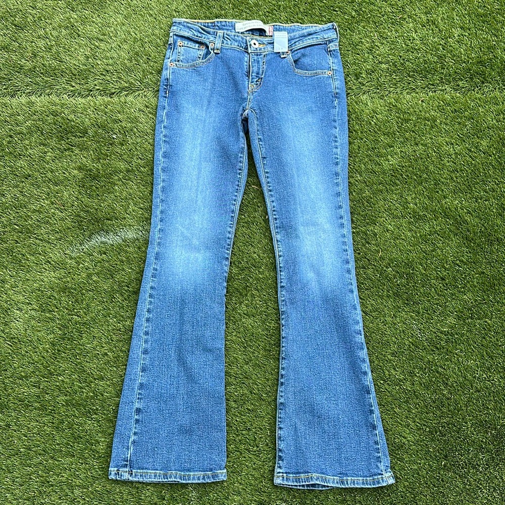 Levi’s super low boot cut size 5M (sz25-26)
Denim Jeans